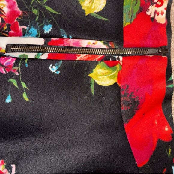 DESIGN LAB Floral Pleated A-Line Skirt – Size M NWT - Picture 3 of 4